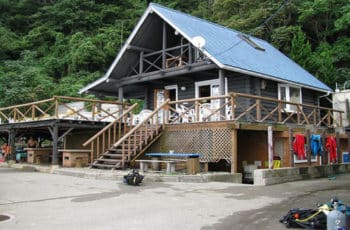 dive center log house